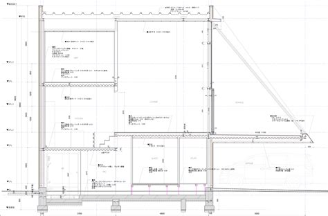 斜屋頂|13 间斜屋顶住宅及其剖面 